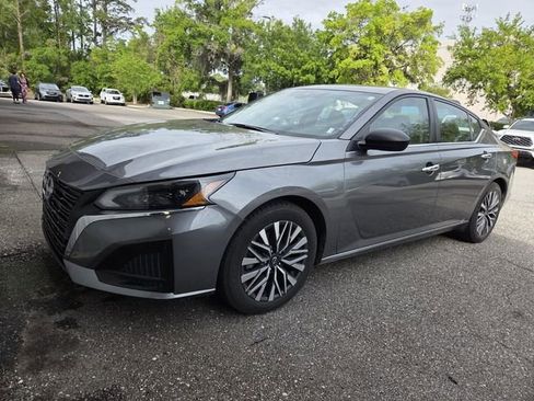 Used 2024 Nissan Altima 2.5 SV image 1
