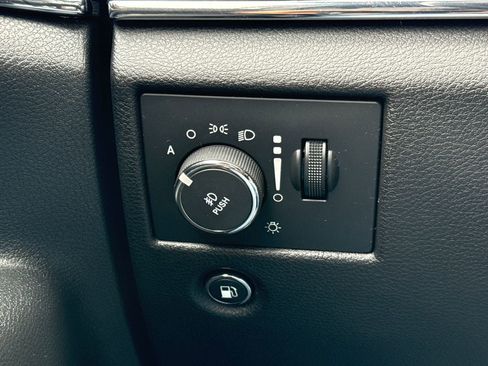 Used 2016 Jeep Grand Cherokee Limited image 31