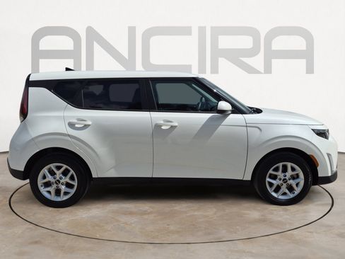 Used 2025 Kia Soul LX w/ LX Technology Package FWD image 11
