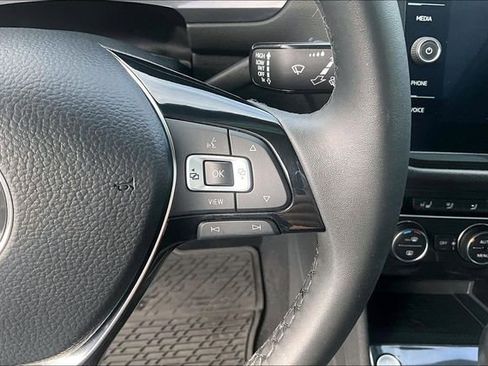 Used 2020 Volkswagen Tiguan SEL w/ Tiguan Two-Row MDO Package image 16