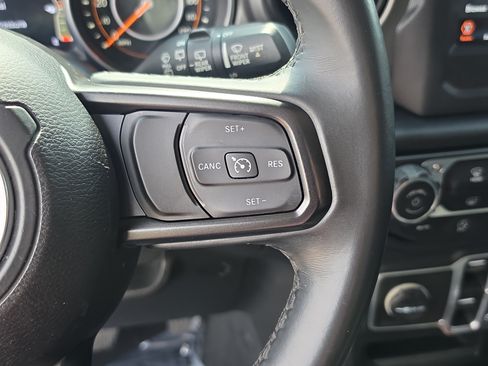 Used 2018 Jeep Wrangler Unlimited Sport S AWD/4WD image 30