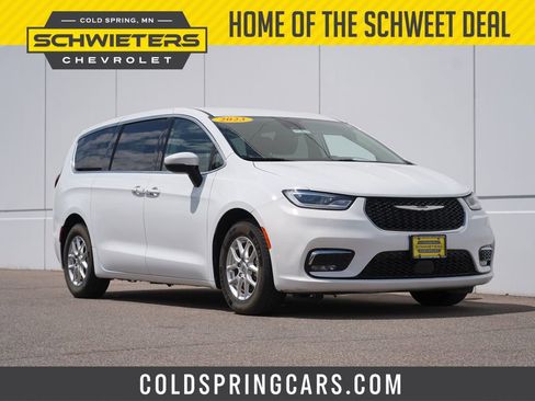 Used 2023 Chrysler Pacifica Touring-L FWD image 1