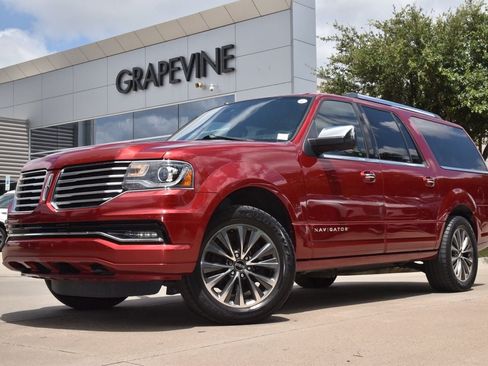 Used 2017 Lincoln Navigator L Select AWD/4WD image 2