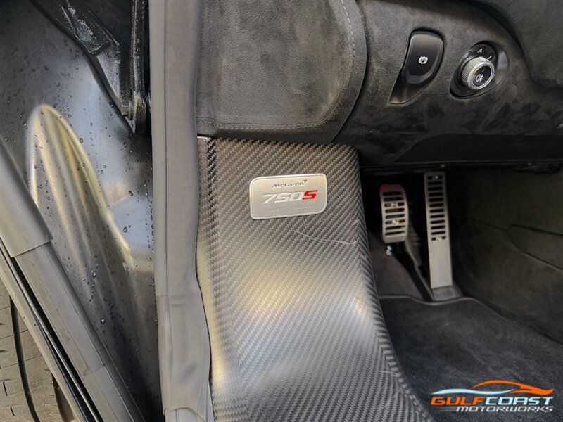 Used 2024 McLaren 750S Spider RWD image 22