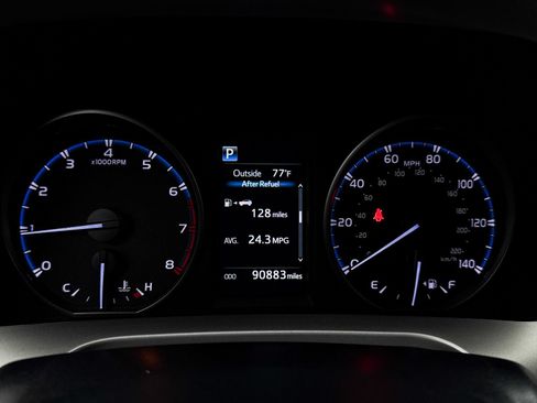 Used 2017 Toyota RAV4 LE FWD image 32