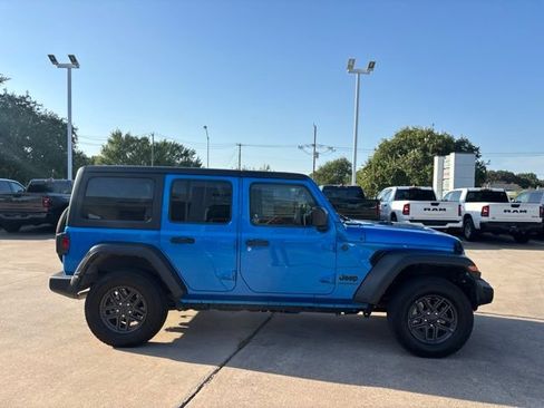 Used 2025 Jeep Wrangler Unlimited Sport AWD/4WD image 4