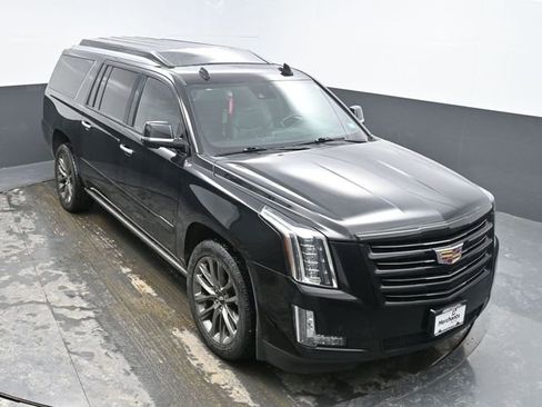 Used 2020 Cadillac Escalade ESV Platinum w/ Escalade Sport Edition image 37