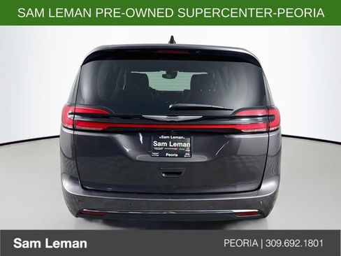 Used 2023 Chrysler Pacifica Touring-L FWD image 6