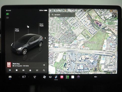 Used 2024 Tesla Model Y 2WD image 25