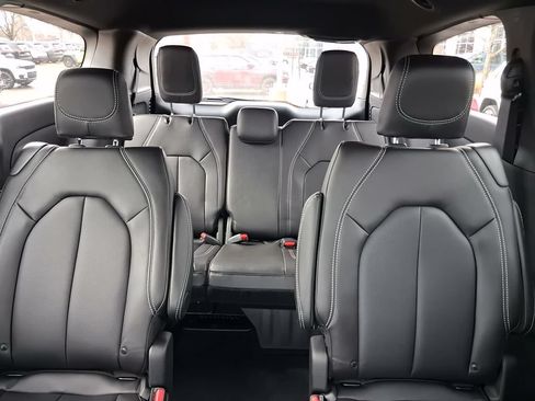 New 2026 Chrysler Pacifica Select FWD image 30