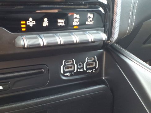 Used 2019 RAM 1500 Limited AWD/4WD image 19