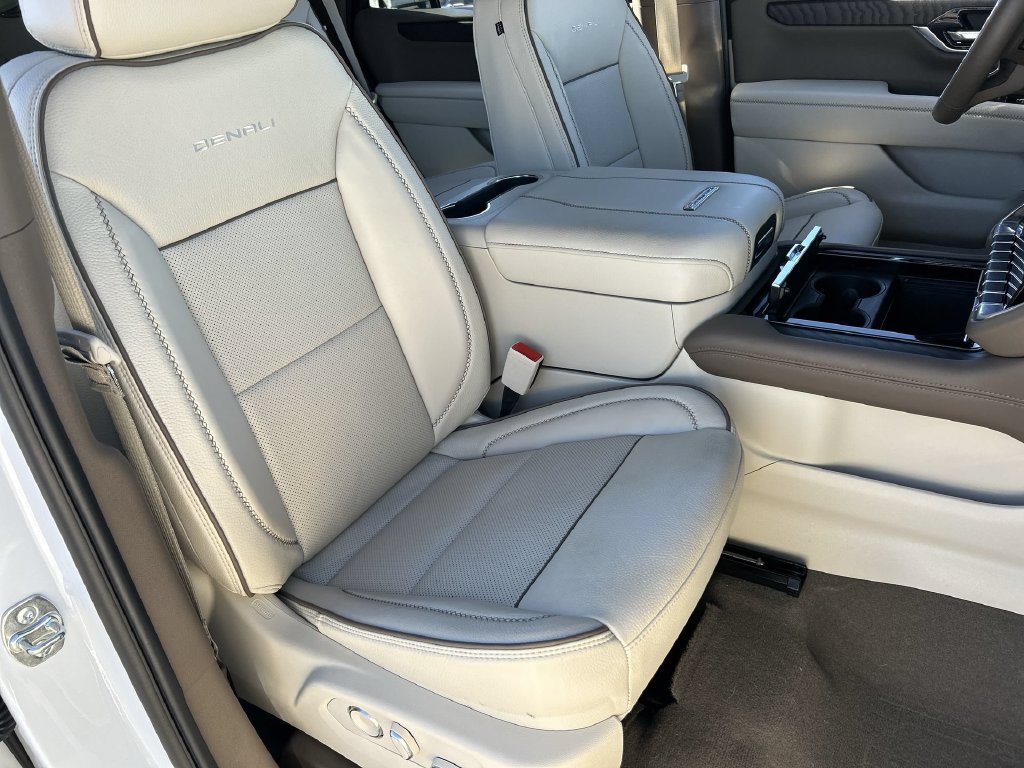 Used 2026 GMC Yukon Denali w/ LPO, Floor Liner Package AWD/4WD image 28