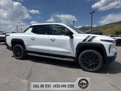 Used 2025 Chevrolet Silverado EV LT w/ LPO, Dark Package Plus image 6