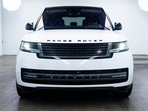 Used 2022 Land Rover Range Rover SE image 2