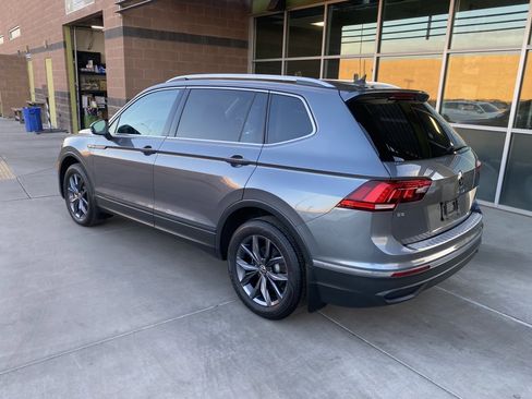 Used 2023 Volkswagen Tiguan SE w/ Panoramic Sunroof Package image 3