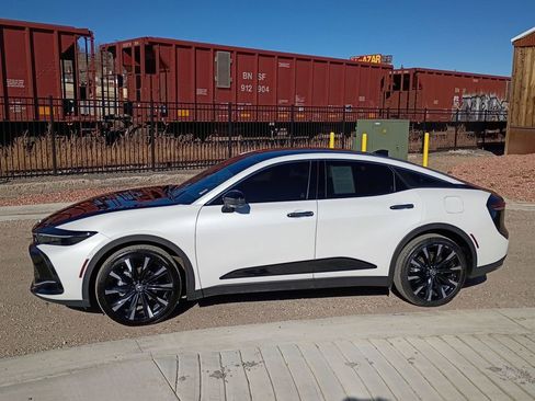 Used 2024 Toyota Crown Platinum image 3