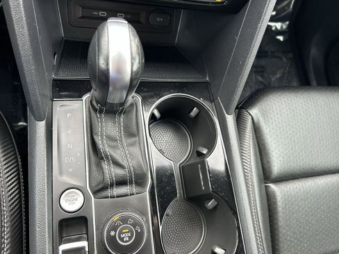 Used 2022 Volkswagen Atlas Cross Sport SEL R-Line image 19