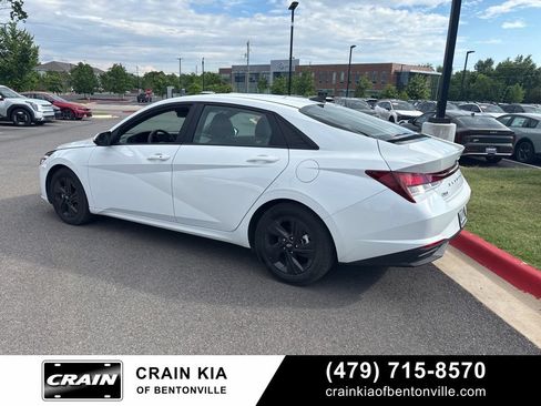 Used 2023 Hyundai Elantra SEL FWD image 4