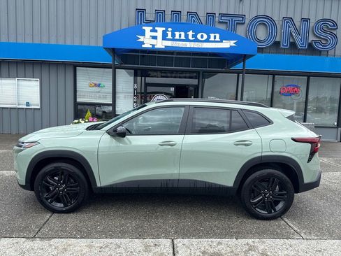 Used 2025 Chevrolet Trax ACTIV w/ Driver Confidence Package FWD image 2