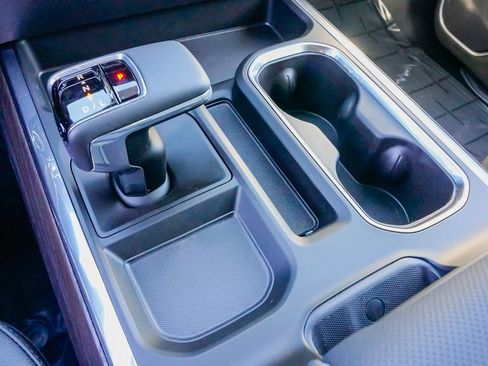 New 2026 GMC Sierra 1500 SLT w/ SLT Convenience Package image 18