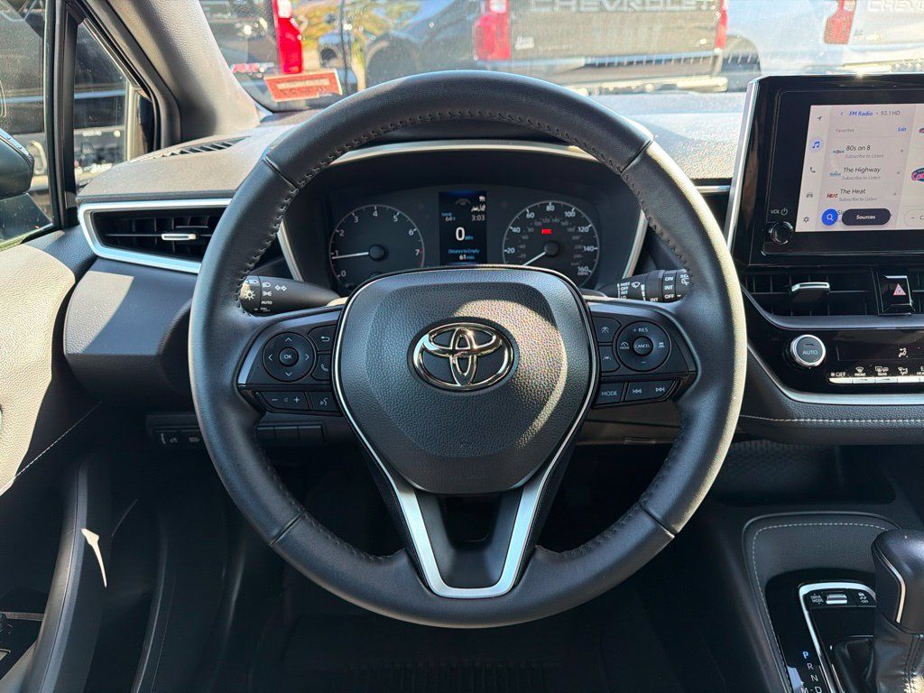 Used 2025 Toyota Corolla SE FWD image 11