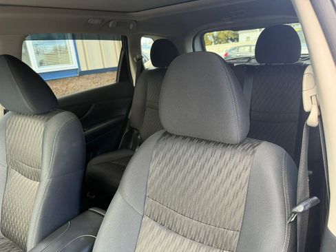 Used 2019 Nissan Rogue SV w/ Sun & Sound Touring Package image 15