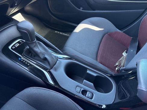 Used 2025 Toyota Corolla SE image 17