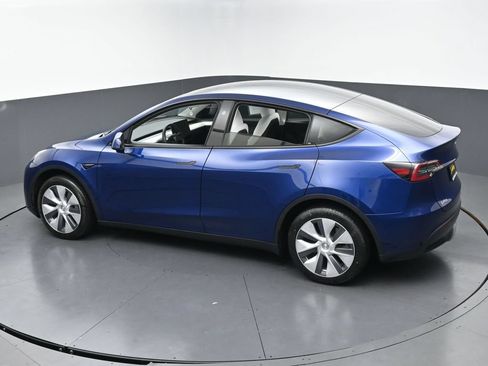 Used 2024 Tesla Model Y 2WD image 43