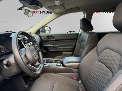 Used 2025 Nissan Pathfinder SV AWD/4WD image 11