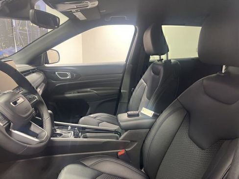 New 2026 Jeep Compass Latitude image 8