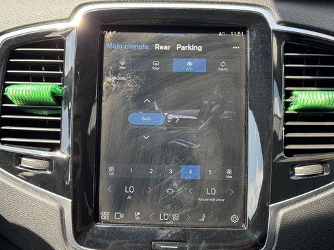 Used 2024 Volvo XC90 B5 Plus image 27