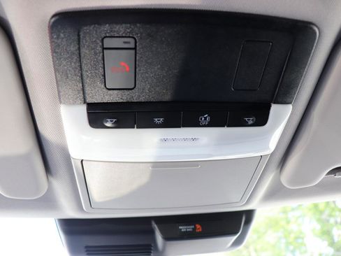 Used 2024 Mitsubishi Outlander AWD image 49