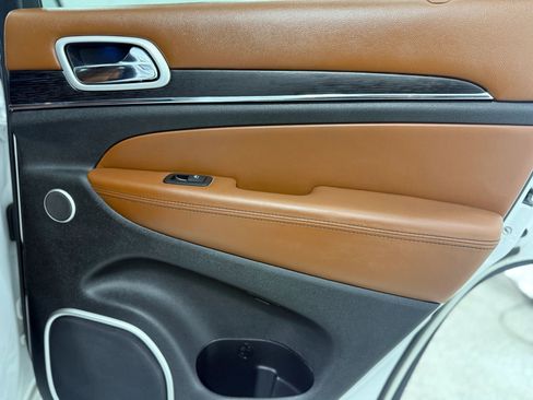 Used 2018 Jeep Grand Cherokee Summit w/ Platinum Series Group image 28