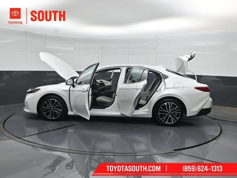Used 2025 Toyota Camry XLE AWD/4WD image 53