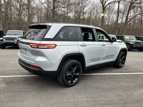 Used 2024 Jeep Grand Cherokee Altitude image 6