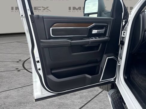 Used 2024 RAM 2500 Laramie AWD/4WD image 18