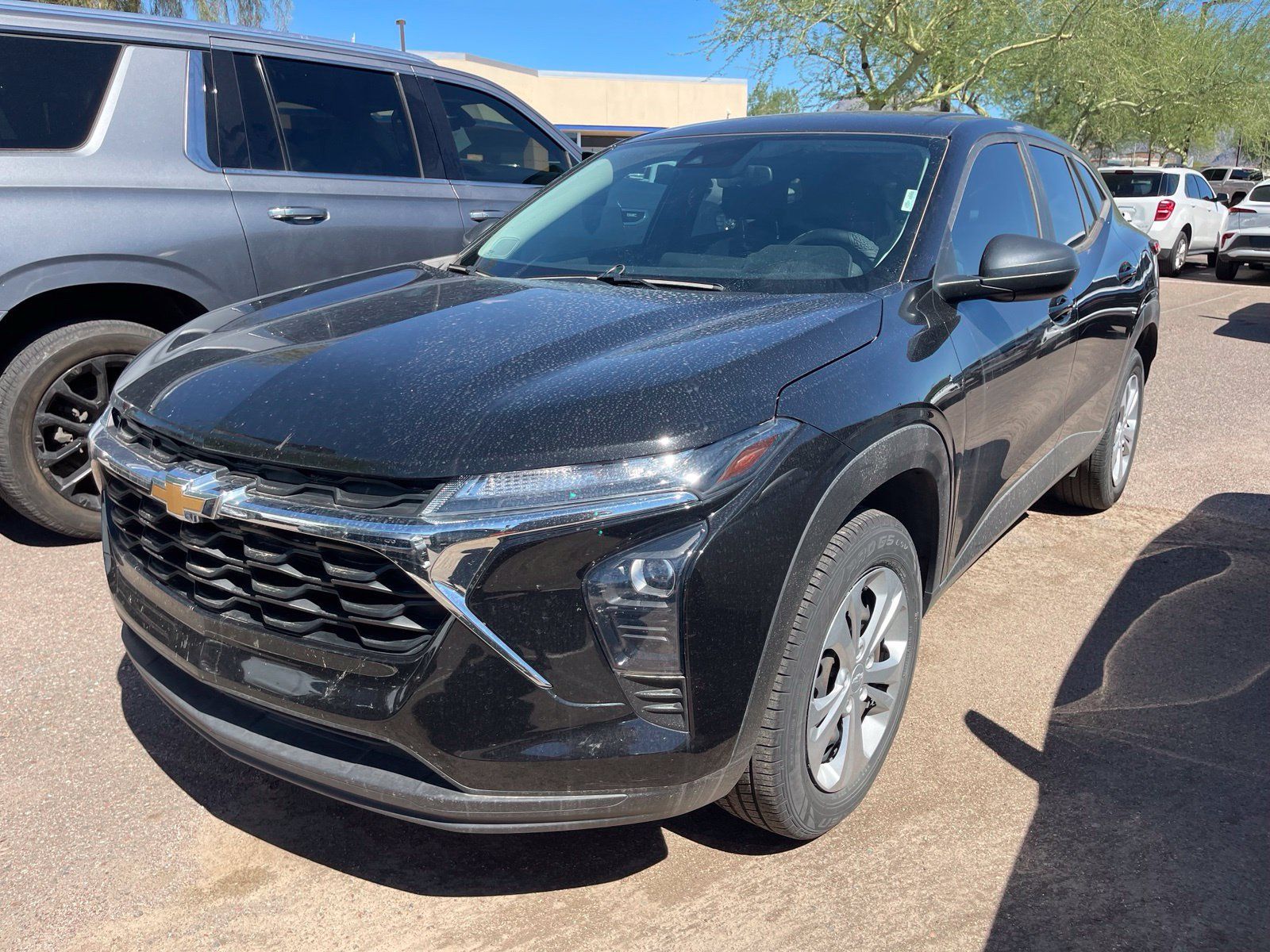 Used 2024 Chevrolet Trax LS w/ Driver Confidence Package FWD image 2