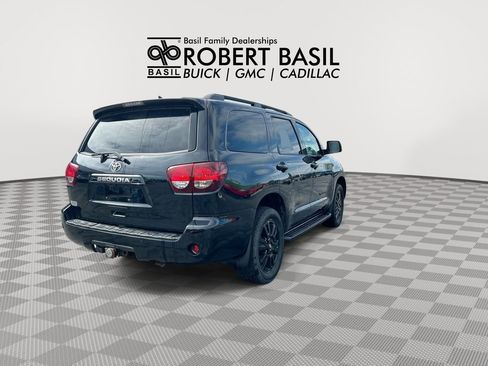 Used 2018 Toyota Sequoia TRD Sport AWD/4WD image 8