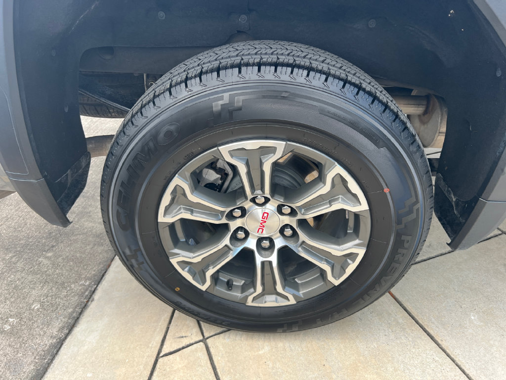 Used 2025 GMC Sierra 1500 SLT AWD/4WD image 8