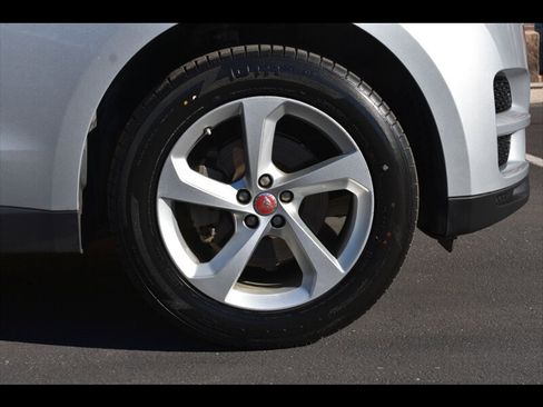 Used 2019 Jaguar F-PACE Premium image 38