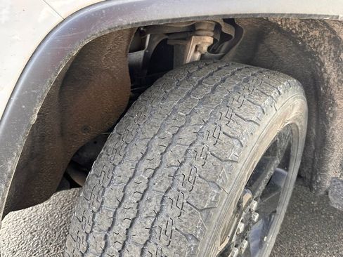 Used 2019 Jeep Grand Cherokee Laredo image 9