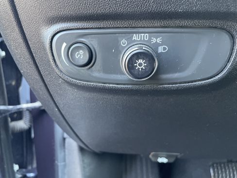 Used 2018 Chevrolet Equinox LT FWD image 32