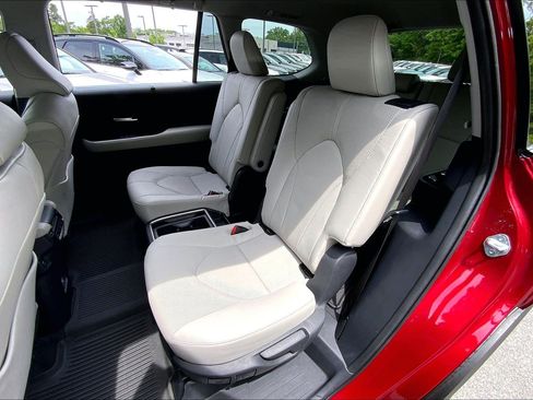 Used 2024 Toyota Grand Highlander AWD image 28