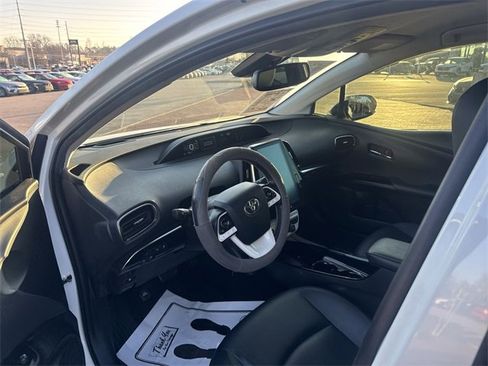 Used 2019 Toyota Prius Prime Advanced image 13