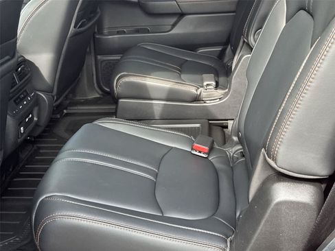Used 2023 Honda Pilot TrailSport image 13