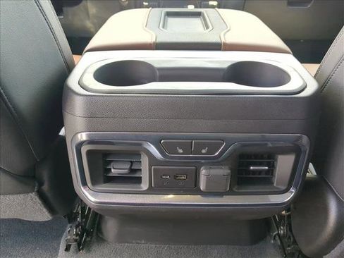 Used 2020 Chevrolet Silverado 1500 High Country w/ Technology Package RWD image 18