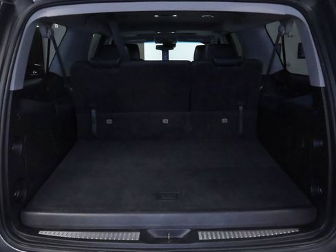 Used 2019 Chevrolet Suburban LT image 19