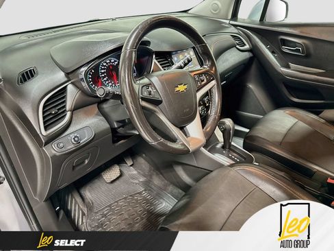 Used 2019 Chevrolet Trax LT w/ LT Convenience Package AWD/4WD image 12