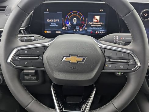 New 2026 Chevrolet Suburban Premier image 23