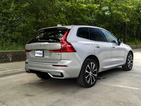 Used 2024 Volvo XC60 B5 Plus AWD/4WD image 9